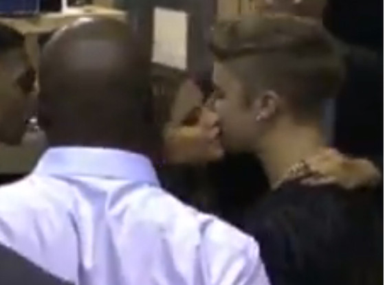 Taylor Swift, Selena Gomez, Justin Bieber, Billboard Music Awards, Kiss Taylor Swift, Selena Gomez, Justin Bieber, Billboard Music Awards, Kiss